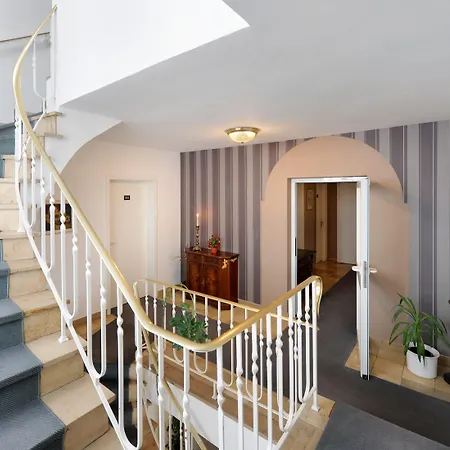 戴安娜菲儿别墅酒店 招待所 3*